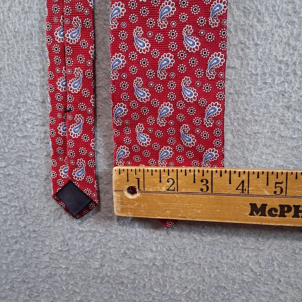 Brooks Brothers Makers and Merchants Tie Necktie Red Paisley Silk Classic Preppy